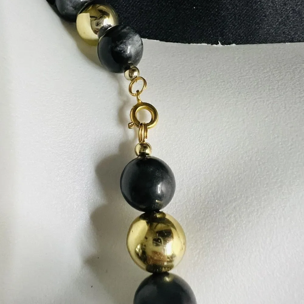 Vintage Black Gold Tone Lucite Statement Beaded Beads Pretty Necklace 1074